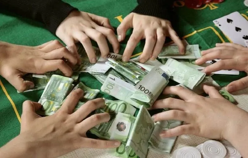 Cách bắt kèo trong bóng đá luôn thắng với bí kíp chơi hay 4 Tâm lý đám đông cần được loại bỏ trong khi bắt kèo cược bóng đá